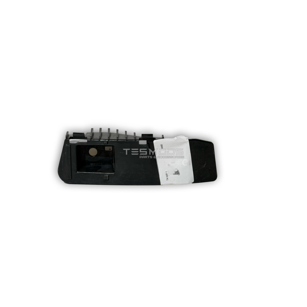 TAIL LAMP BRACKET RIGHT HAND - Model 3