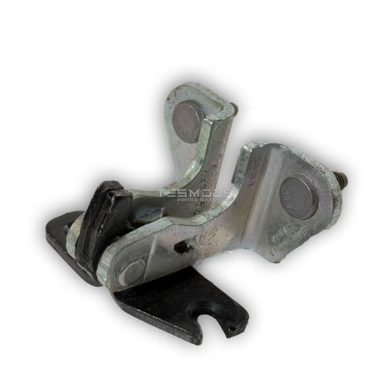 RR DR UPPER HINGE LEFT HAND - Model 3
