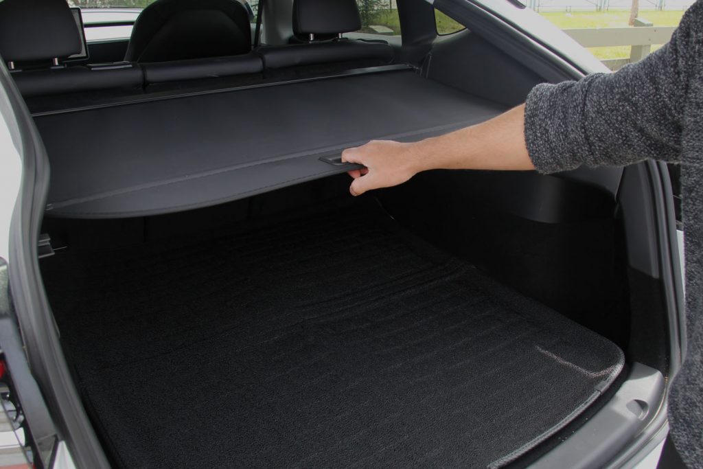 Model Y Cargo Screen – Retractable