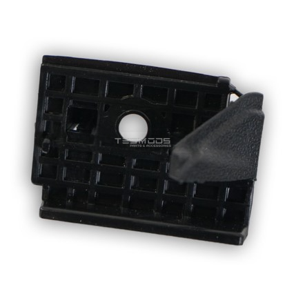 BRKT – FASCIA FRT CTR TO FDR LEFT HAND - Model 3