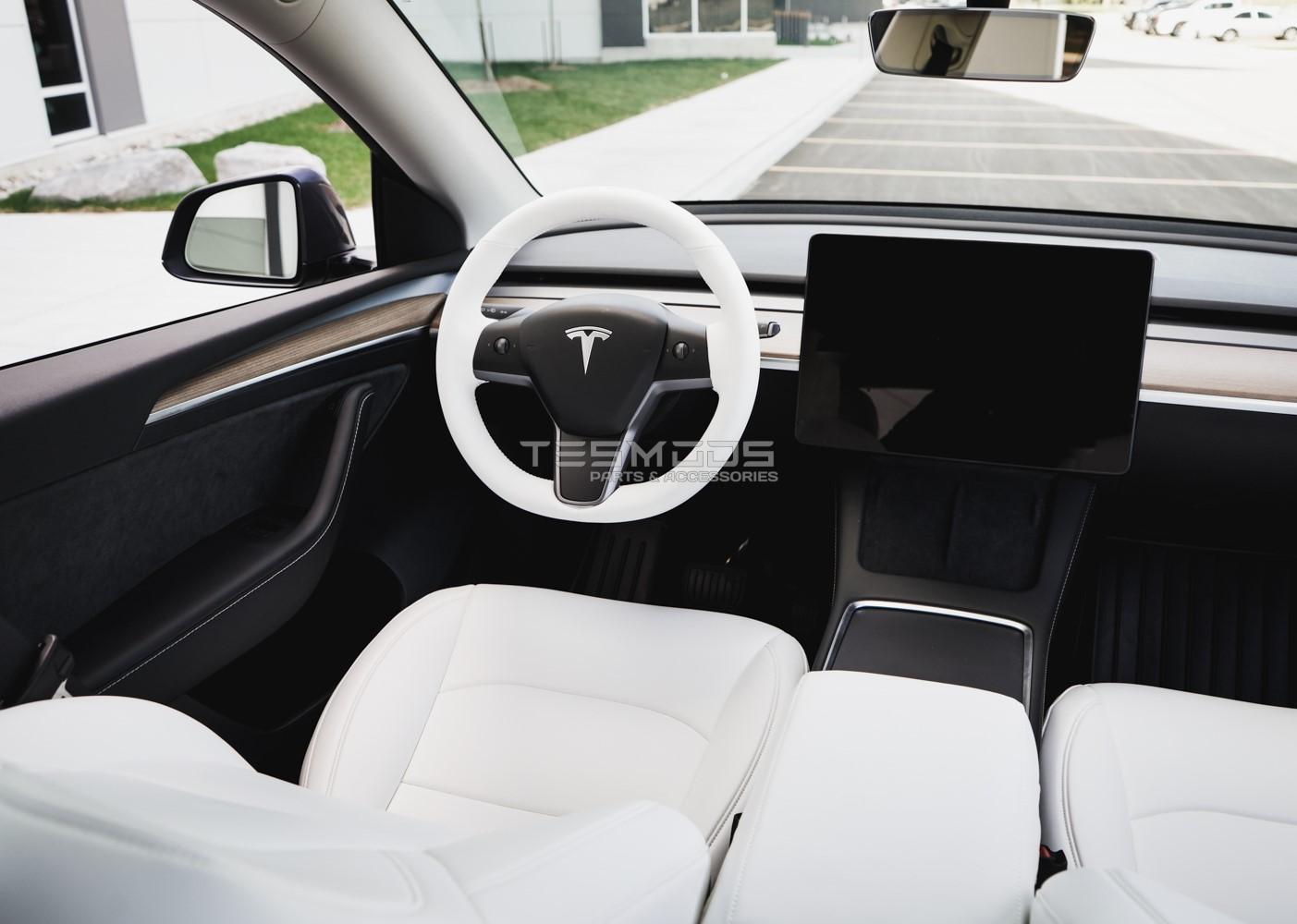 Model 3 Steering Wheel Cover – Hand Stitch – Dove White